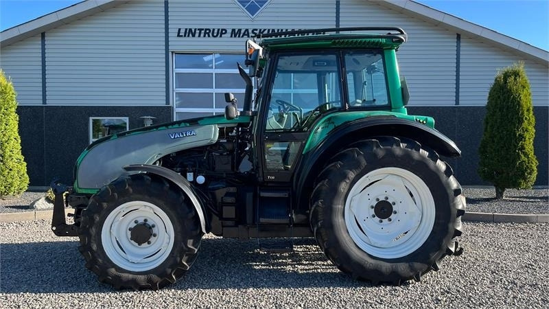 Valtra T130 med 3.5ton frontlift - Trator: foto 1 Valtra T130 med 3.5ton frontlift - Trator: foto 1