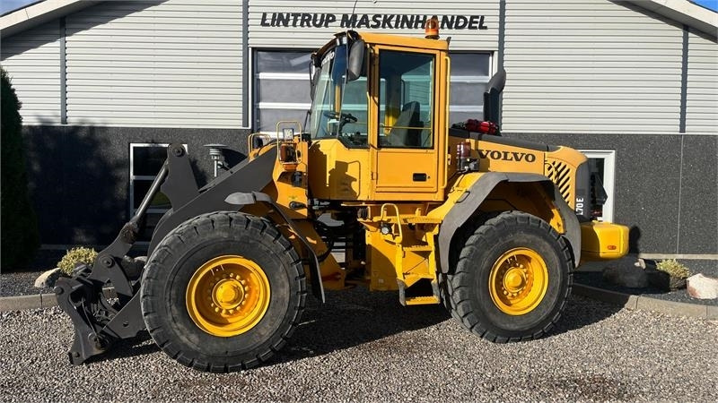 Volvo L70E Med hurtigskift og centralsmørring  - Pá carregadora de rodas: foto 1 Volvo L70E Med hurtigskift og centralsmørring  - Pá carregadora de rodas: foto 1