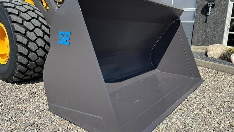 Volvo Læsseskovl 2,9m3 skovl med Volvo beslag på. Den er - Pá carregadora de rodas: foto 1 Volvo Læsseskovl 2,9m3 skovl med Volvo beslag på. Den er - Pá carregadora de rodas: foto 1