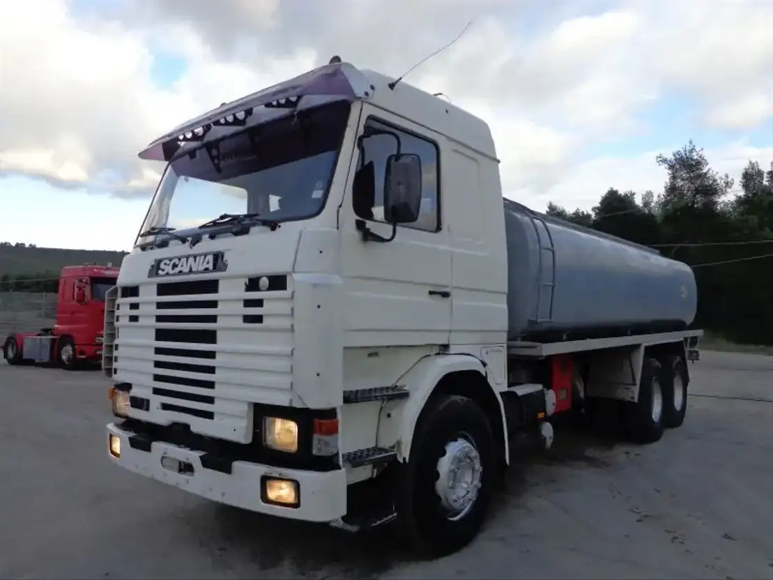 Scania R143-470 V8 Scania R143HL .470 6X2 Diesel/OIL Tank - Camião cisterna: foto 2 Scania R143-470 V8 Scania R143HL .470 6X2 Diesel/OIL Tank - Camião cisterna: foto 2