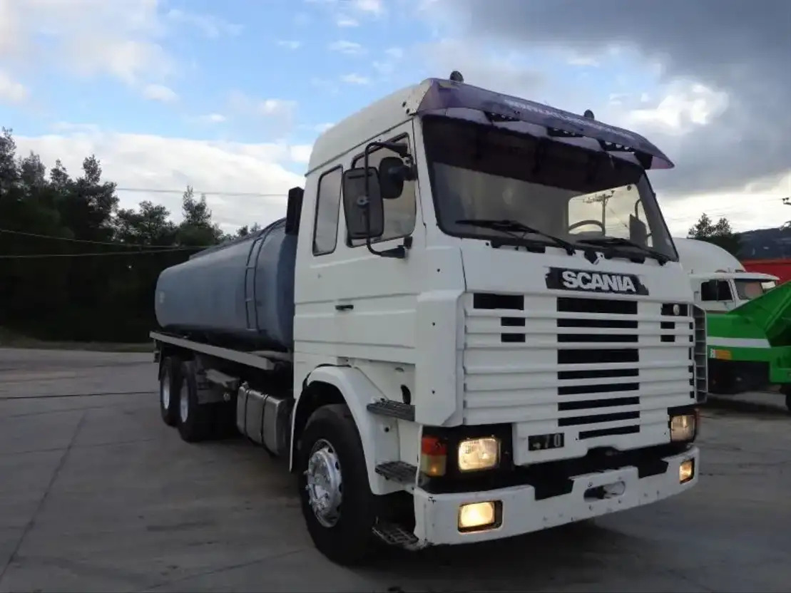 Scania R143-470 V8 Scania R143HL .470 6X2 Diesel/OIL Tank - Camião cisterna: foto 1 Scania R143-470 V8 Scania R143HL .470 6X2 Diesel/OIL Tank - Camião cisterna: foto 1