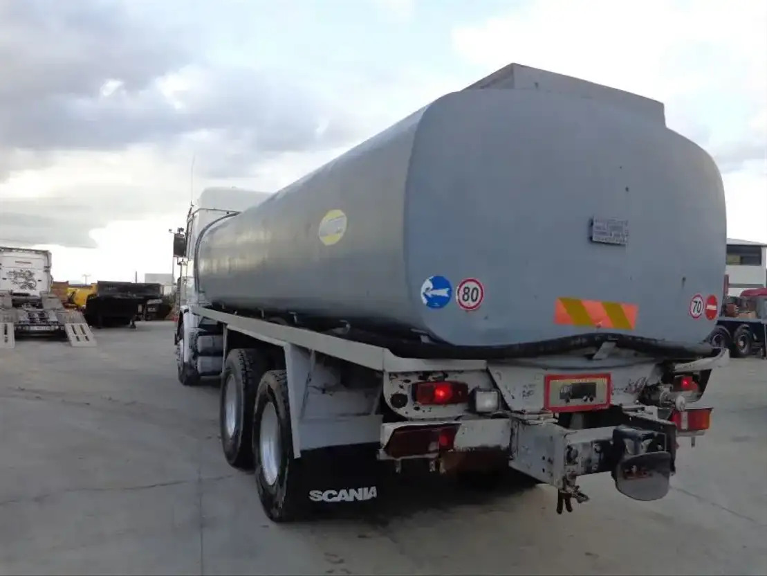 Scania R143-470 V8 Scania R143HL .470 6X2 Diesel/OIL Tank - Camião cisterna: foto 4 Scania R143-470 V8 Scania R143HL .470 6X2 Diesel/OIL Tank - Camião cisterna: foto 4