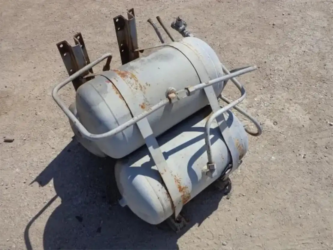 Volvo Airtanks From Volvo F88-F89 - Peças de freio para Camião: foto 1 Volvo Airtanks From Volvo F88-F89 - Peças de freio para Camião: foto 1