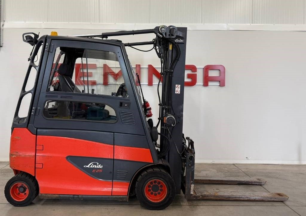 Linde 10984 - E25 - Empilhador elétrico: foto 2 Linde 10984 - E25 - Empilhador elétrico: foto 2