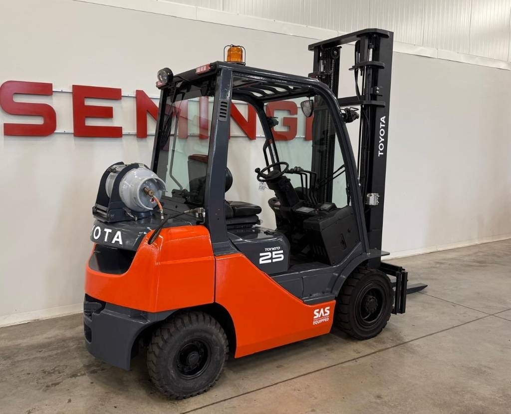 Toyota 10860 - 02-8FGF25 - Empilhador a gás: foto 3 Toyota 10860 - 02-8FGF25 - Empilhador a gás: foto 3