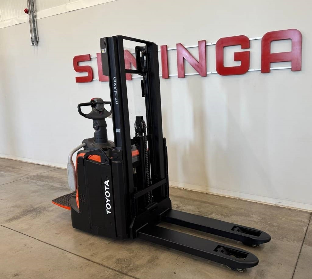 Toyota 10918 SPE120L - Stacker: foto 3 Toyota 10918 SPE120L - Stacker: foto 3