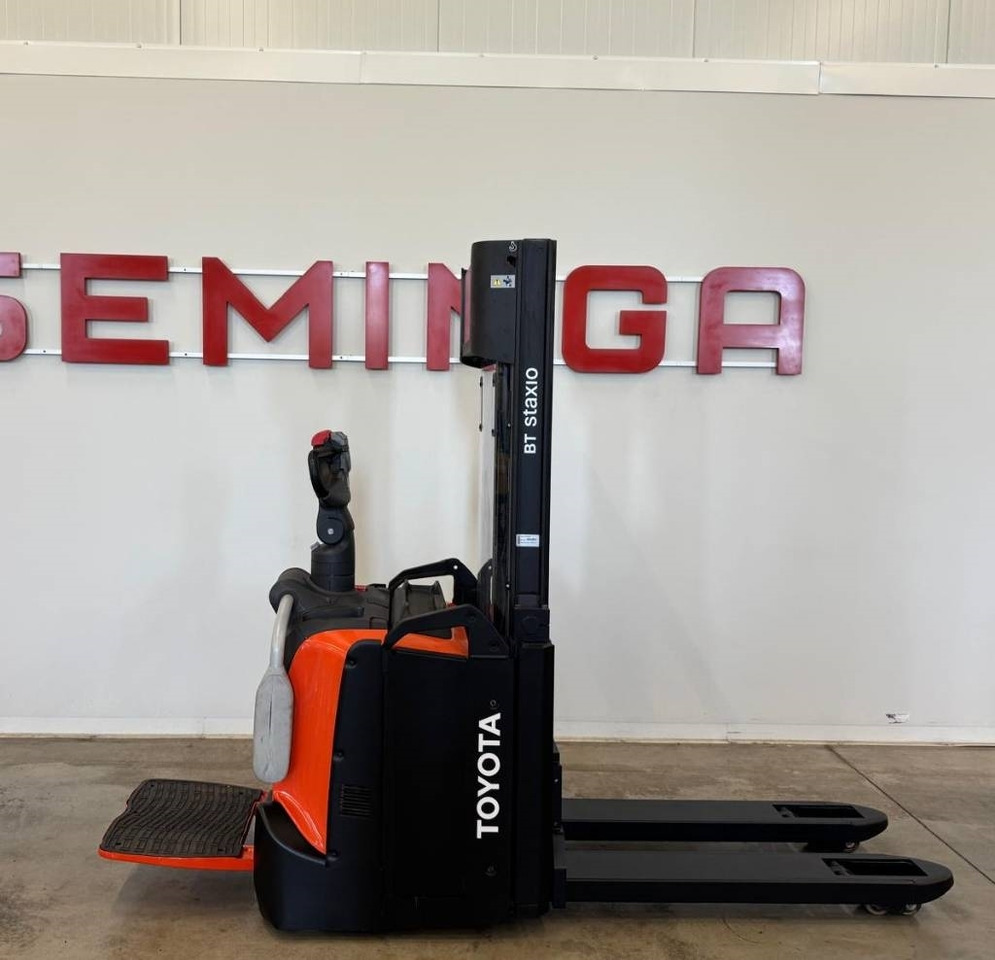 Toyota 10918 SPE120L - Stacker: foto 2 Toyota 10918 SPE120L - Stacker: foto 2