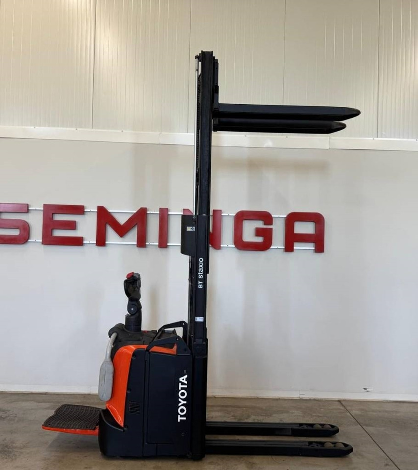 Toyota 10918 SPE120L - Stacker: foto 1 Toyota 10918 SPE120L - Stacker: foto 1