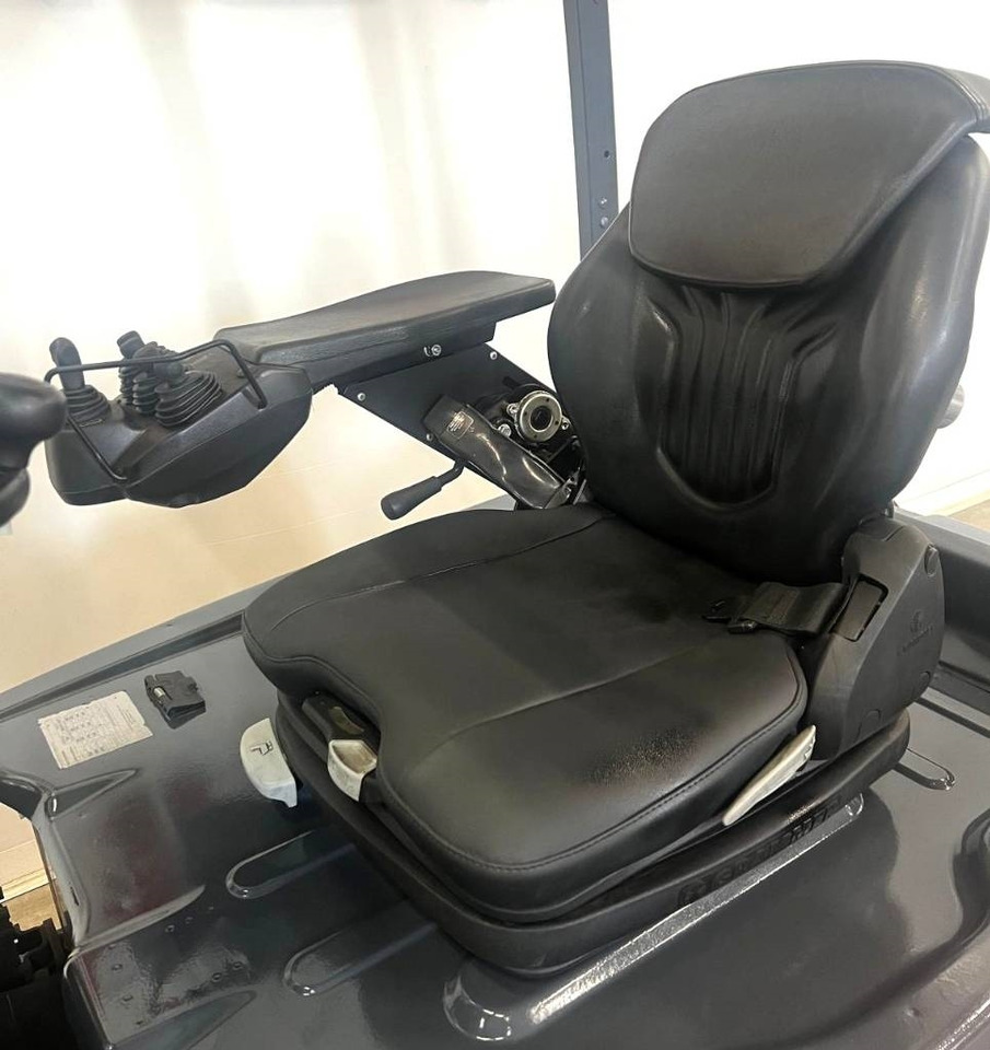 Toyota 10941 8FBE18T - Empilhador elétrico: foto 4 Toyota 10941 8FBE18T - Empilhador elétrico: foto 4