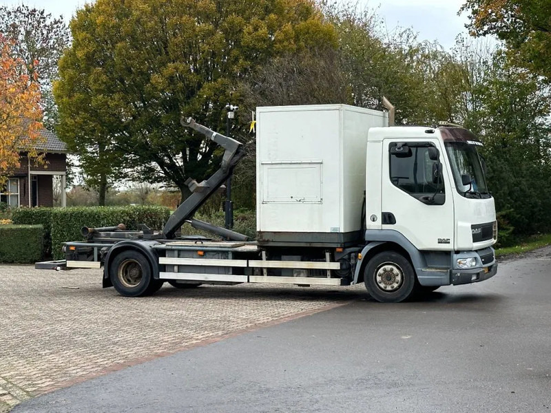 DAF LF 45 180!! HAAKARM/CONTAINER!!MOBILE WORKSHOP!! - Camião polibenne: foto 2 DAF LF 45 180!! HAAKARM/CONTAINER!!MOBILE WORKSHOP!! - Camião polibenne: foto 2