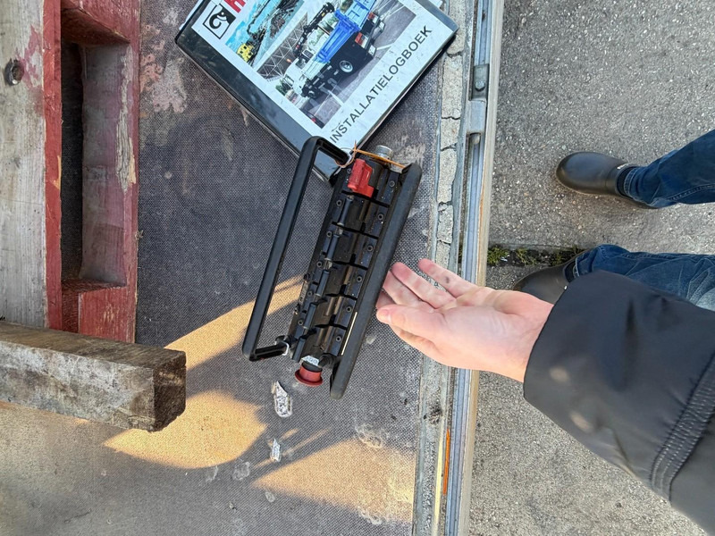 Hiab 112 RADIO REMOTE - Grua para camião para Camião: foto 3 Hiab 112 RADIO REMOTE - Grua para camião para Camião: foto 3