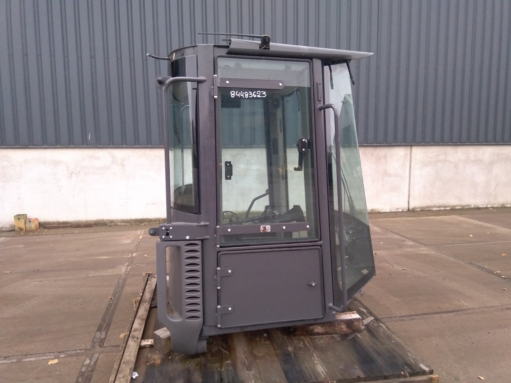 Case 84483623 - Cabine para Máquina de construção: foto 2 Case 84483623 - Cabine para Máquina de construção: foto 2