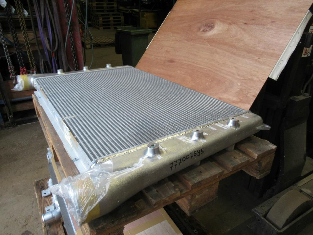 Case LN002560 - LN001630 - Intercooler para Máquina de construção: foto 2 Case LN002560 - LN001630 - Intercooler para Máquina de construção: foto 2
