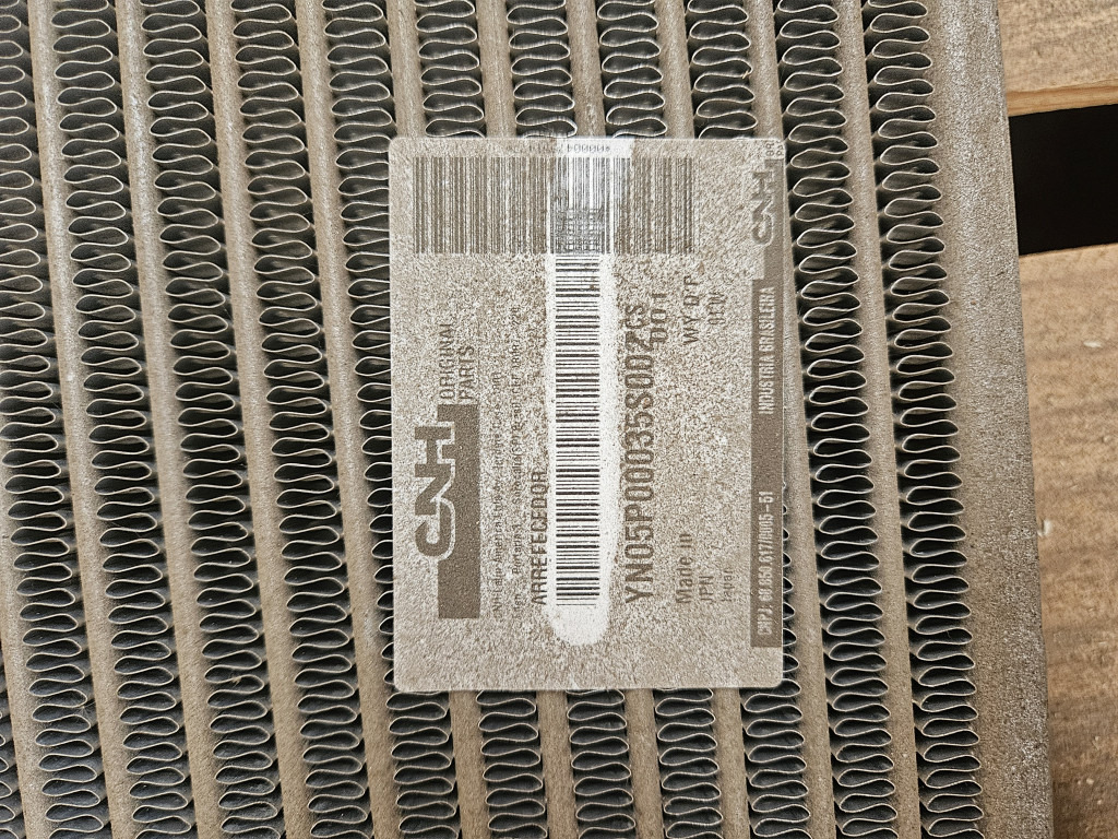 Case YN05P00035S002 - Radiador de óleo para Máquina de construção: foto 2 Case YN05P00035S002 - Radiador de óleo para Máquina de construção: foto 2