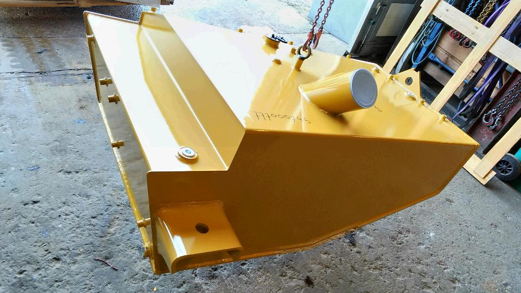Caterpillar 4362430 - Tanque de combustível para Máquina de construção: foto 2 Caterpillar 4362430 - Tanque de combustível para Máquina de construção: foto 2