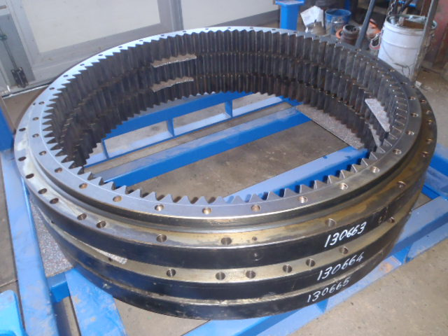 Hitachi 9169646 - Coroa de giro para Máquina de construção: foto 3 Hitachi 9169646 - Coroa de giro para Máquina de construção: foto 3