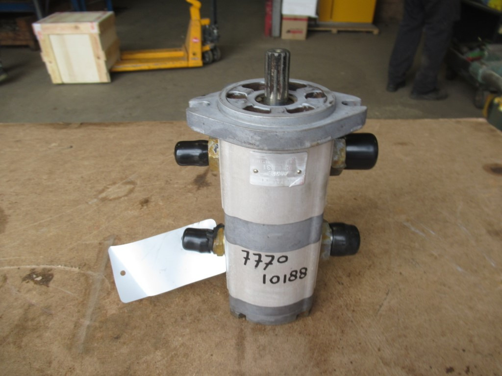 Hitachi 9218031 - - Bomba de direção para Máquina de construção: foto 1 Hitachi 9218031 - - Bomba de direção para Máquina de construção: foto 1