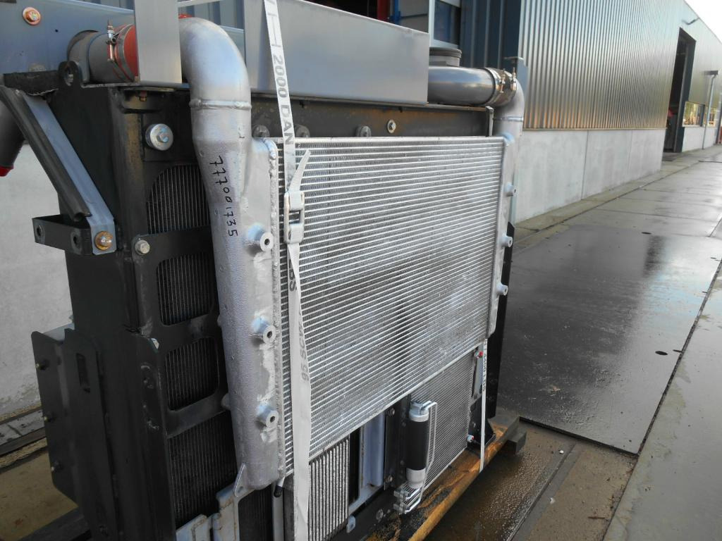 Hitachi YA00004877 - Intercooler para Máquina de construção: foto 4 Hitachi YA00004877 - Intercooler para Máquina de construção: foto 4