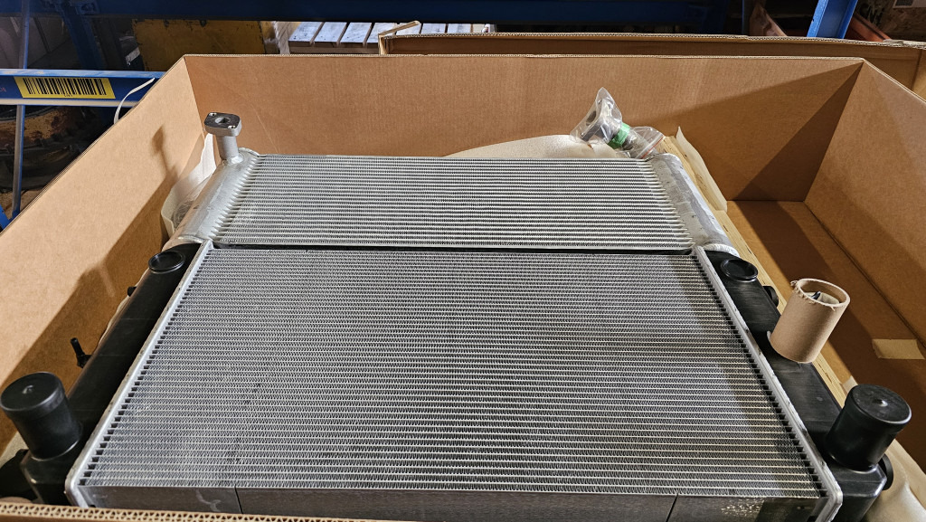 Hitachi YA00009861 - YA00031056 - Radiador para Máquina de construção: foto 2 Hitachi YA00009861 - YA00031056 - Radiador para Máquina de construção: foto 2