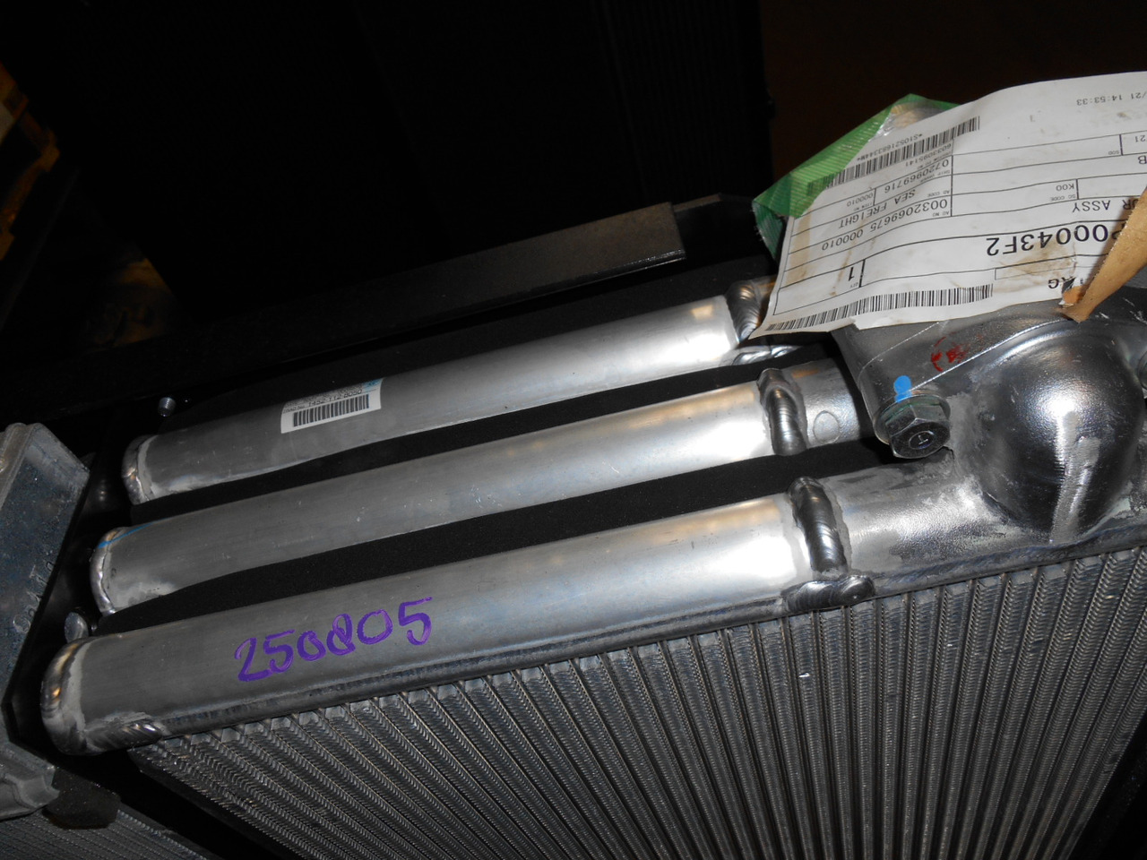 Kobelco LC05P00043F2 - LC05P00043S002 - Radiador de óleo para Máquina de construção: foto 2 Kobelco LC05P00043F2 - LC05P00043S002 - Radiador de óleo para Máquina de construção: foto 2