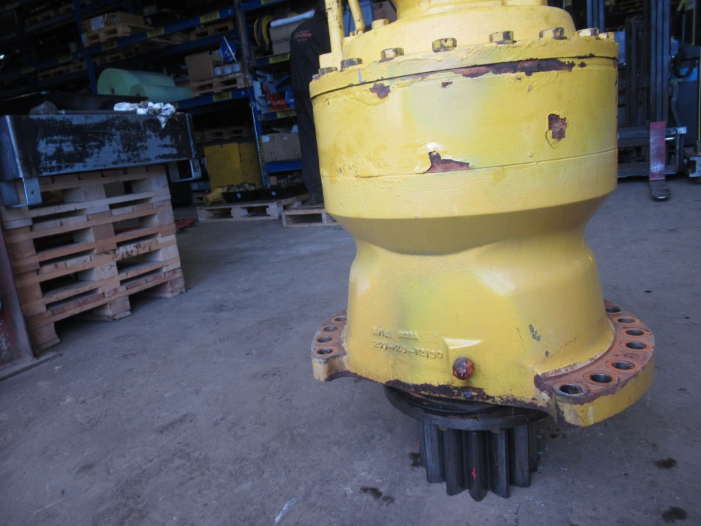 Komatsu 209-26-00040 - Motor de giro para Máquina de construção: foto 2 Komatsu 209-26-00040 - Motor de giro para Máquina de construção: foto 2