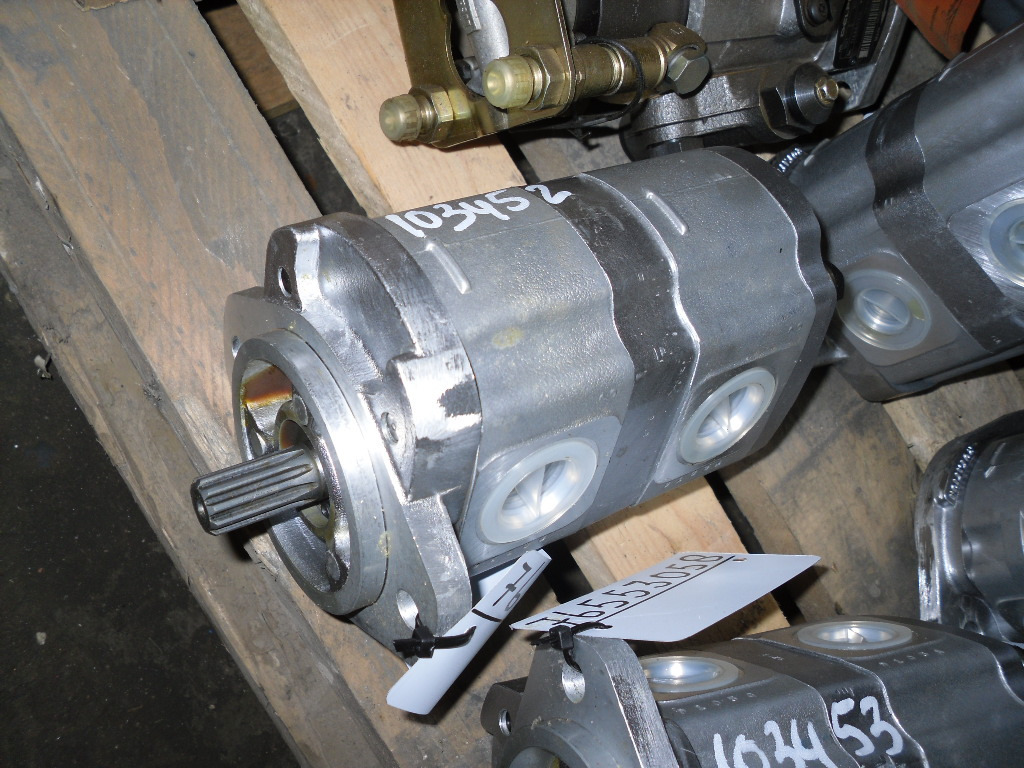 New Holland 157582028 - Bomba de direção para Máquina de construção: foto 2 New Holland 157582028 - Bomba de direção para Máquina de construção: foto 2