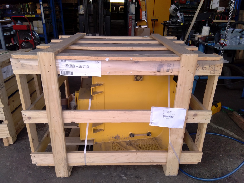 New Holland 3KM9-07710 - Tanque de combustível para Máquina de construção: foto 2 New Holland 3KM9-07710 - Tanque de combustível para Máquina de construção: foto 2