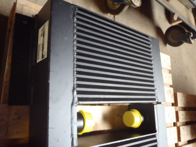 New Holland 6914286 - Intercooler para Máquina de construção: foto 2 New Holland 6914286 - Intercooler para Máquina de construção: foto 2