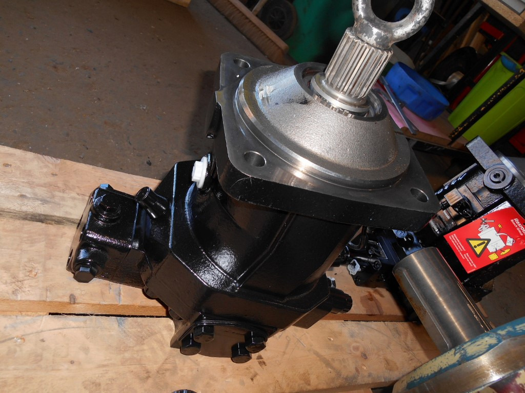 New Holland 84345391 - Motor hidráulico para Máquina de construção: foto 3 New Holland 84345391 - Motor hidráulico para Máquina de construção: foto 3