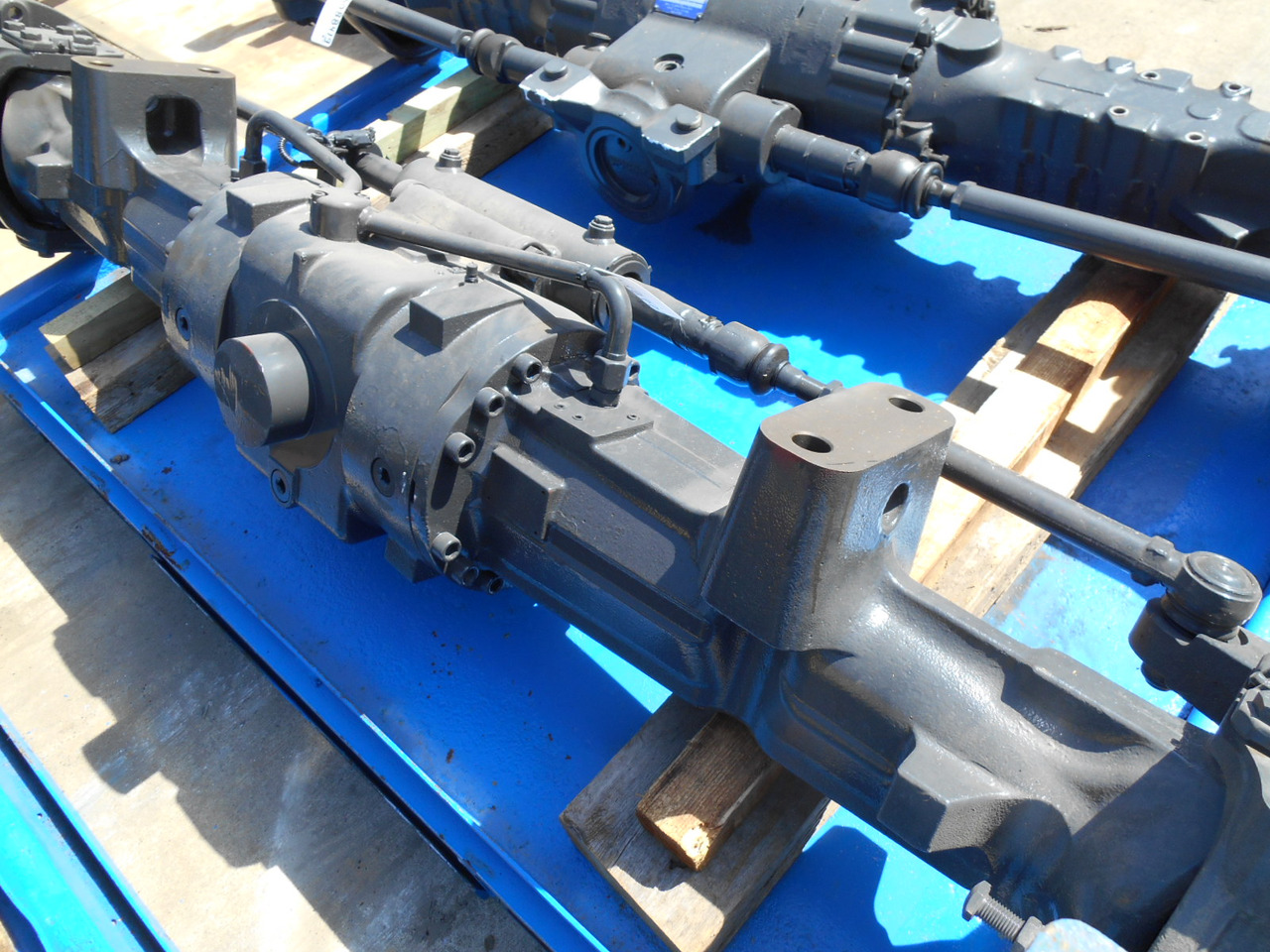 New Holland 87674866 - Eixo traseiro para Máquina de construção: foto 2 New Holland 87674866 - Eixo traseiro para Máquina de construção: foto 2