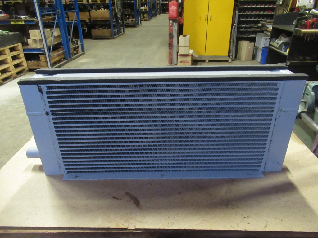 Nissens 658803 - - Radiador de óleo para Máquina de construção: foto 1 Nissens 658803 - - Radiador de óleo para Máquina de construção: foto 1