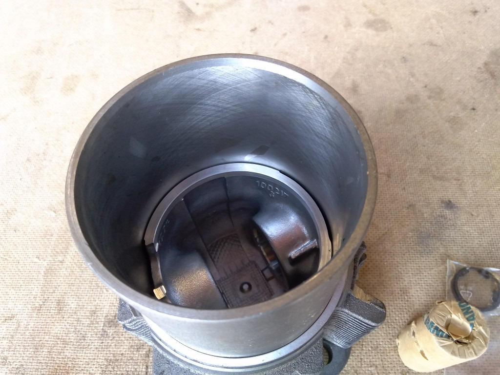 O&K 1484444 - - Piston/ Anel/ Buch para Máquina de construção: foto 2 O&K 1484444 - - Piston/ Anel/ Buch para Máquina de construção: foto 2