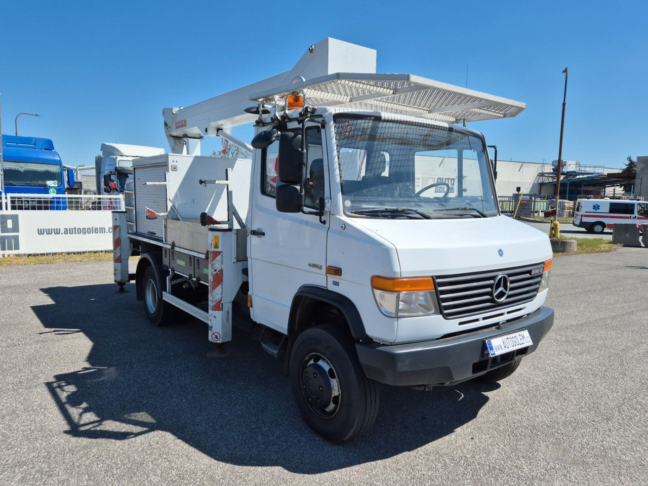 Mercedes-Benz Vario 816 work platform - Caminhão com plataforma aérea: foto 2 Mercedes-Benz Vario 816 work platform - Caminhão com plataforma aérea: foto 2