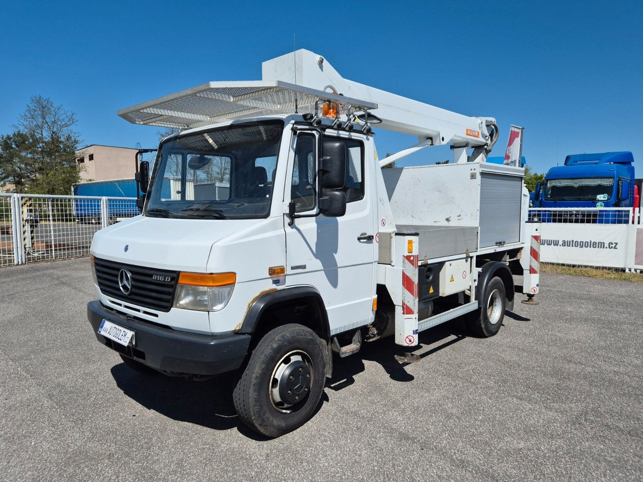 Mercedes-Benz Vario 816 work platform - Caminhão com plataforma aérea: foto 1 Mercedes-Benz Vario 816 work platform - Caminhão com plataforma aérea: foto 1