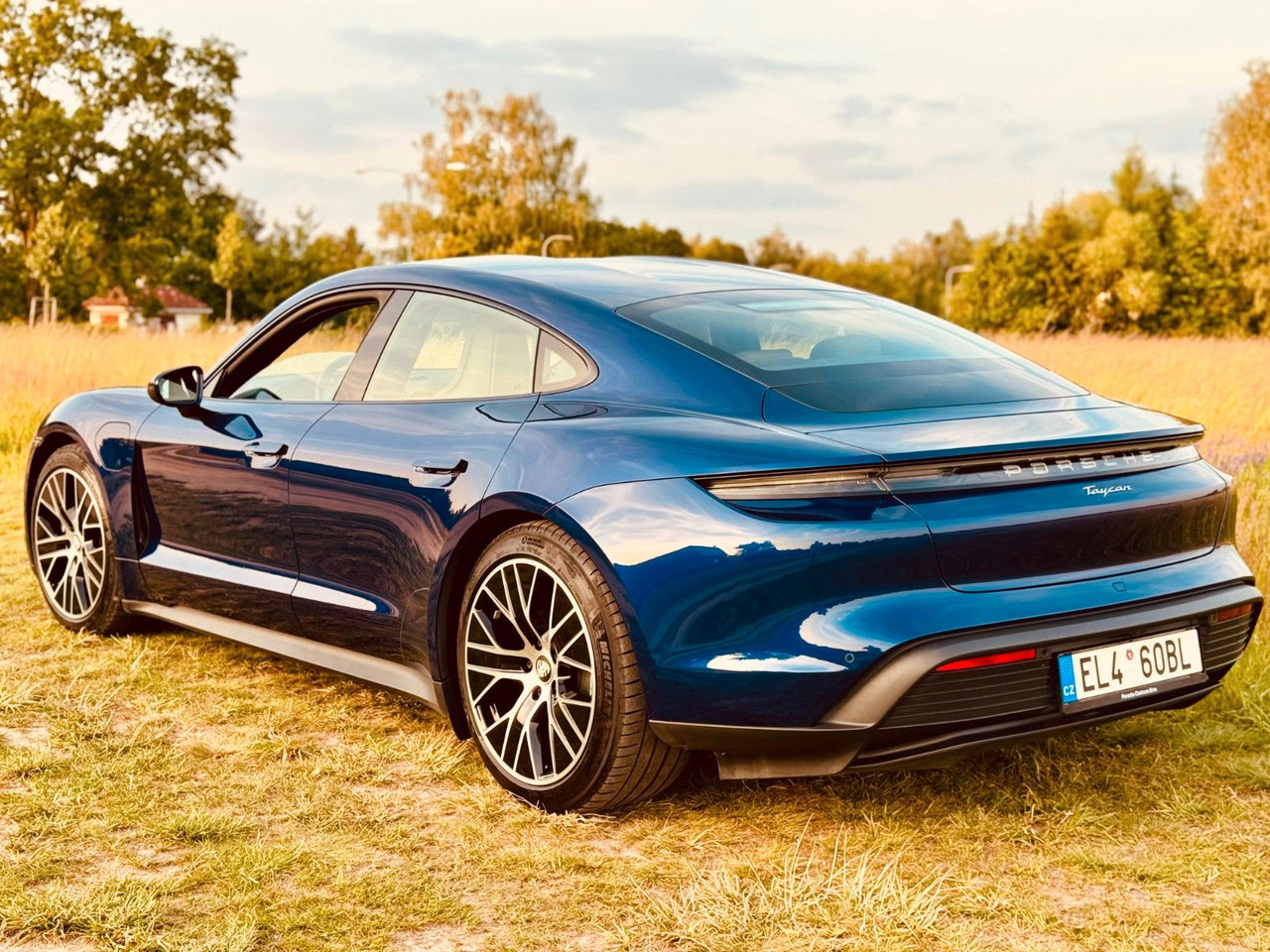 Porsche Taycan CR - Automóvel: foto 3 Porsche Taycan CR - Automóvel: foto 3