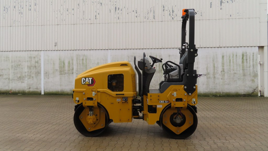 Caterpillar CB 2.5 GC - Compactador de asfalto: foto 5 Caterpillar CB 2.5 GC - Compactador de asfalto: foto 5