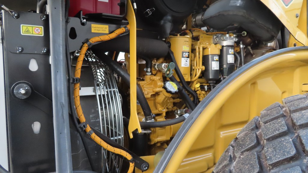 Compactador Caterpilllar CS68B: foto 9