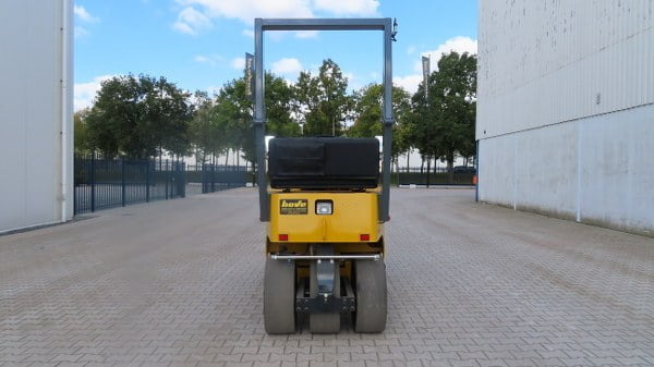 Sakai TS 160-2 - Compactador de pneus: foto 3 Sakai TS 160-2 - Compactador de pneus: foto 3