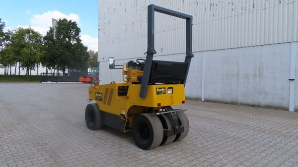Sakai TS 160-2 - Compactador de pneus: foto 4 Sakai TS 160-2 - Compactador de pneus: foto 4