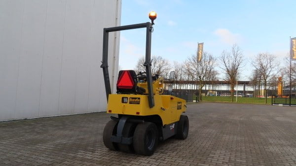 Sakai TS 160 - Compactador de pneus: foto 2 Sakai TS 160 - Compactador de pneus: foto 2