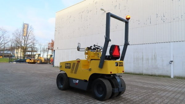 Sakai TS 160 - Compactador de pneus: foto 4 Sakai TS 160 - Compactador de pneus: foto 4