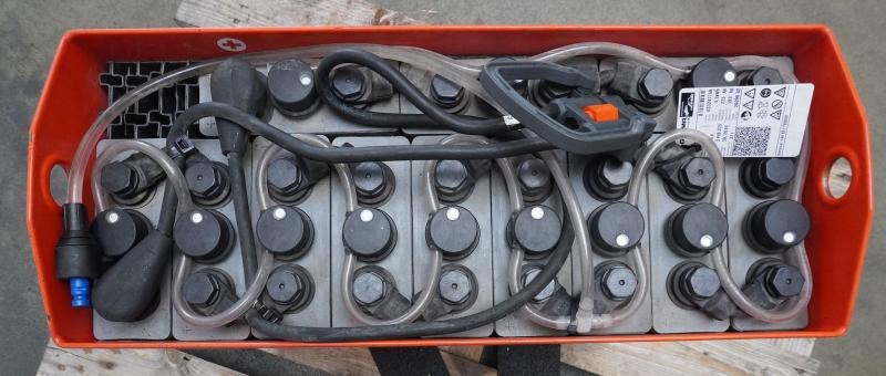 GRUMA 24 Volt 3 PzB 225 Ah - Bateria automotiva: foto 3 GRUMA 24 Volt 3 PzB 225 Ah - Bateria automotiva: foto 3