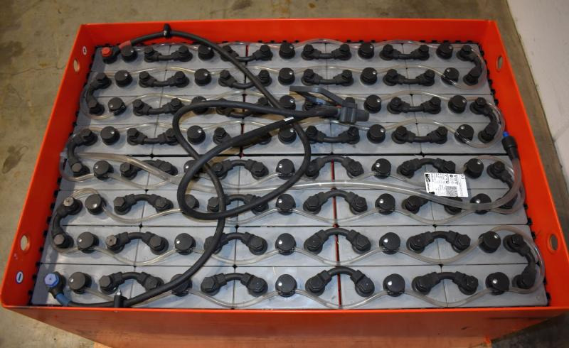 GRUMA 80 Volt 4 PzS 460 Ah - Bateria automotiva: foto 3 GRUMA 80 Volt 4 PzS 460 Ah - Bateria automotiva: foto 3