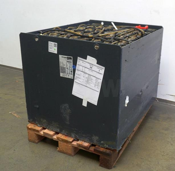 GRUMA 80 Volt 5 PzS 775 Ah - Bateria automotiva: foto 1 GRUMA 80 Volt 5 PzS 775 Ah - Bateria automotiva: foto 1