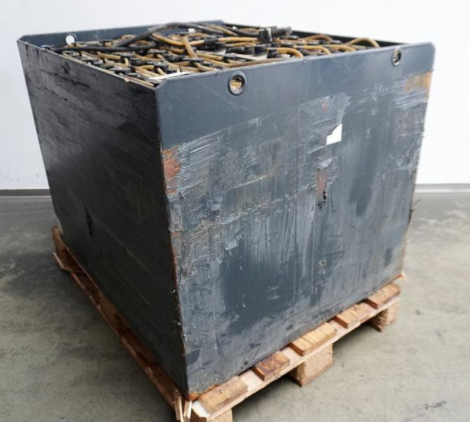 GRUMA 80 Volt 5 PzS 775 Ah - Bateria automotiva: foto 2 GRUMA 80 Volt 5 PzS 775 Ah - Bateria automotiva: foto 2