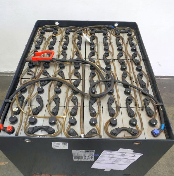 GRUMA 80 Volt 5 PzS 775 Ah - Bateria automotiva: foto 3 GRUMA 80 Volt 5 PzS 775 Ah - Bateria automotiva: foto 3