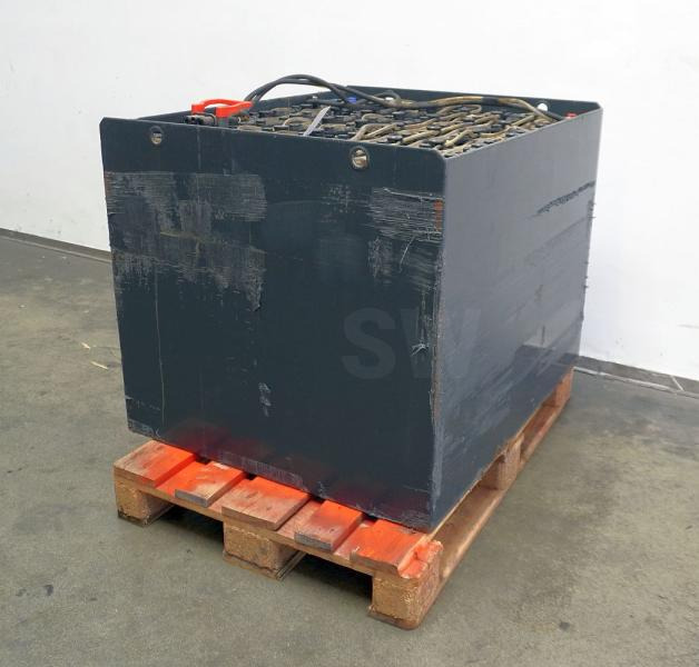 GRUMA 80 Volt 5 PzS 775 Ah - Bateria automotiva: foto 2 GRUMA 80 Volt 5 PzS 775 Ah - Bateria automotiva: foto 2