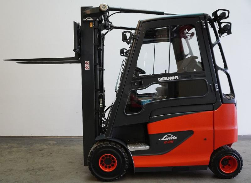 Linde E 25/600 H 387 - Empilhador elétrico: foto 4 Linde E 25/600 H 387 - Empilhador elétrico: foto 4