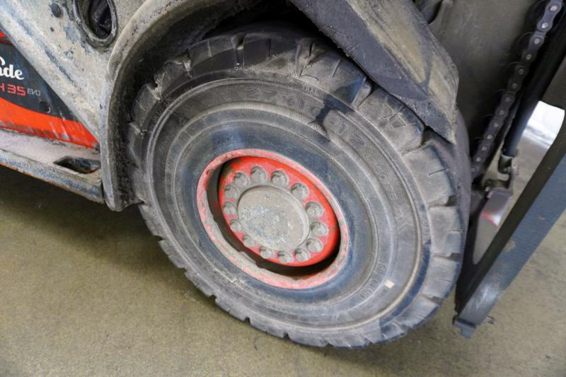 Linde H 35 D EVO 393-02 - Empilhador a diesel: foto 5 Linde H 35 D EVO 393-02 - Empilhador a diesel: foto 5