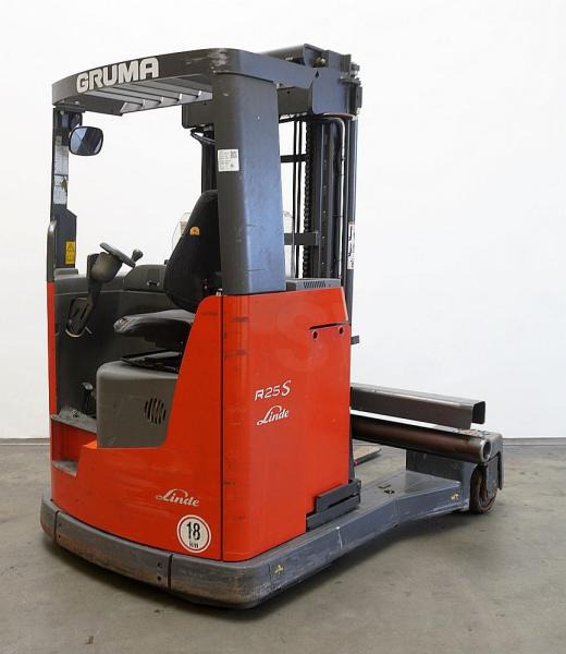 Linde R 25 F 144 - Empilhador de 4 vias: foto 1 Linde R 25 F 144 - Empilhador de 4 vias: foto 1